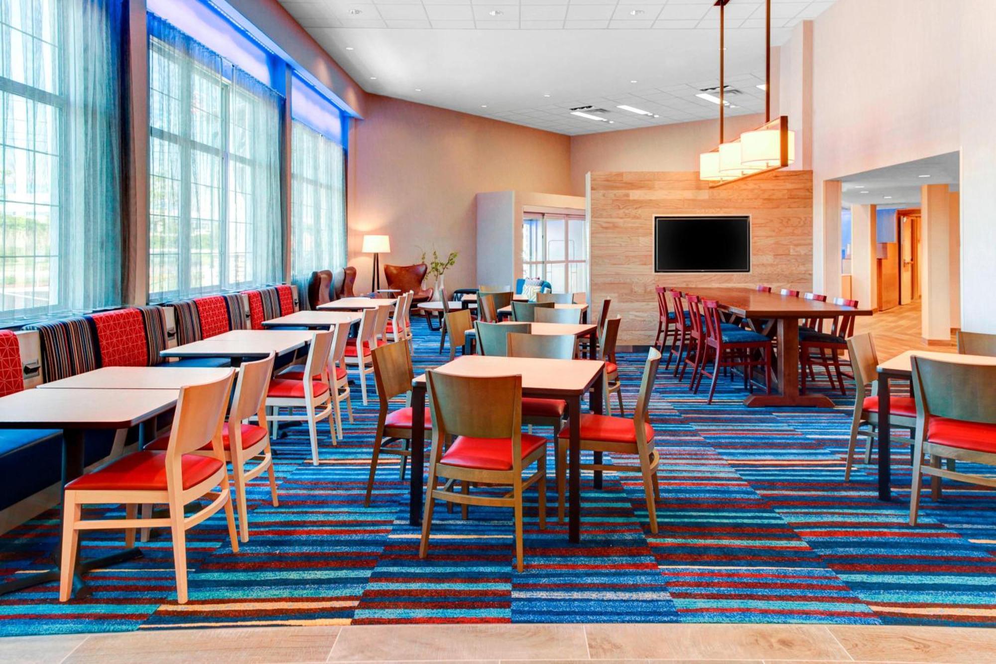 Fairfield Inn & Suites By Marriott Cape Cod Hyannis Exterior foto